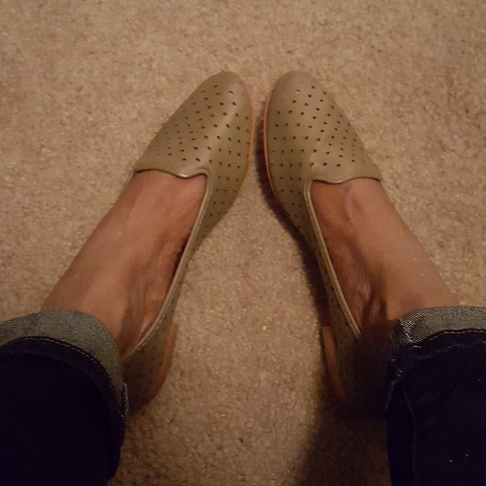 Vince Camuto Taupe loafers
